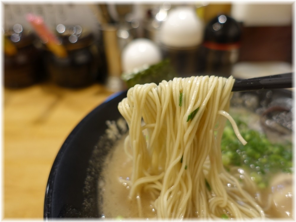 博多一瑞亭3 味玉ラーメンの麺