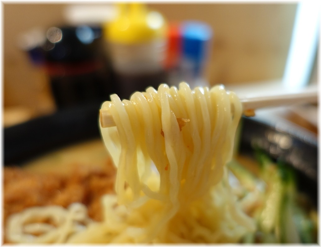 熊さん大宮店2 冷やしスタミナ味噌ラーメンの麺