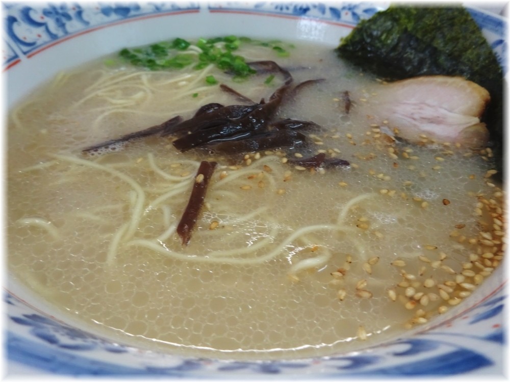 麺房松 博多ラーメン(塩タレ)のスープ