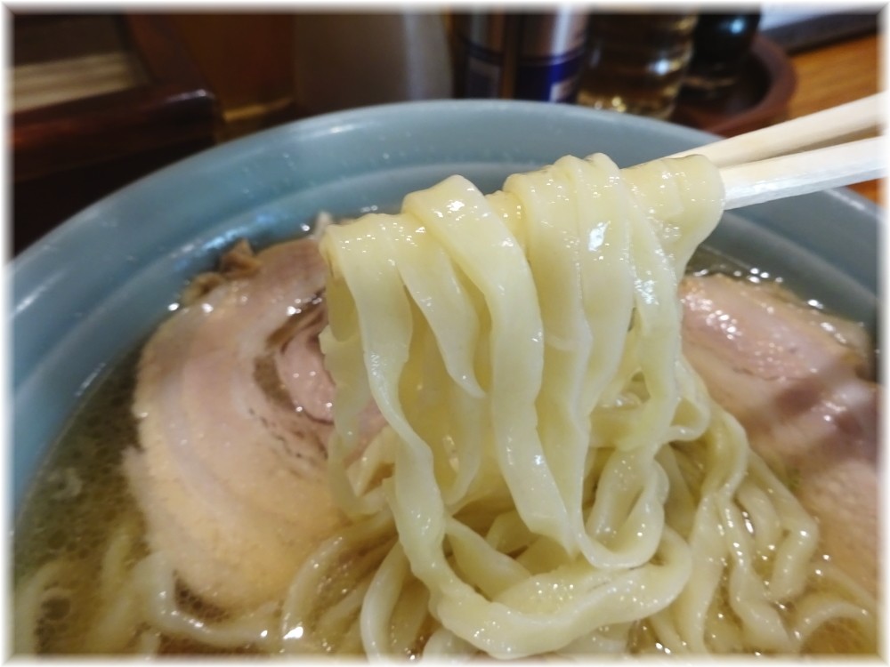 榮ラーメン チャーシューメンの麺