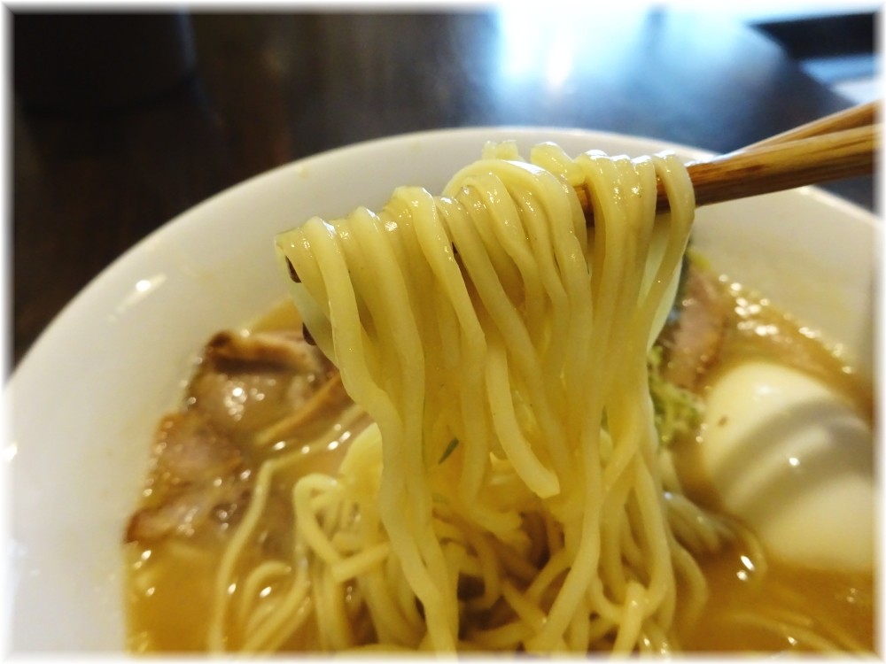 らーめんこてつ 特製ラーメンの麺