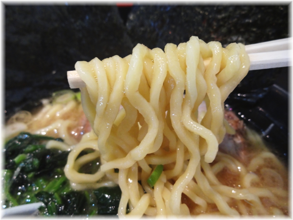 きたくり家 醤油ラーメンの麺