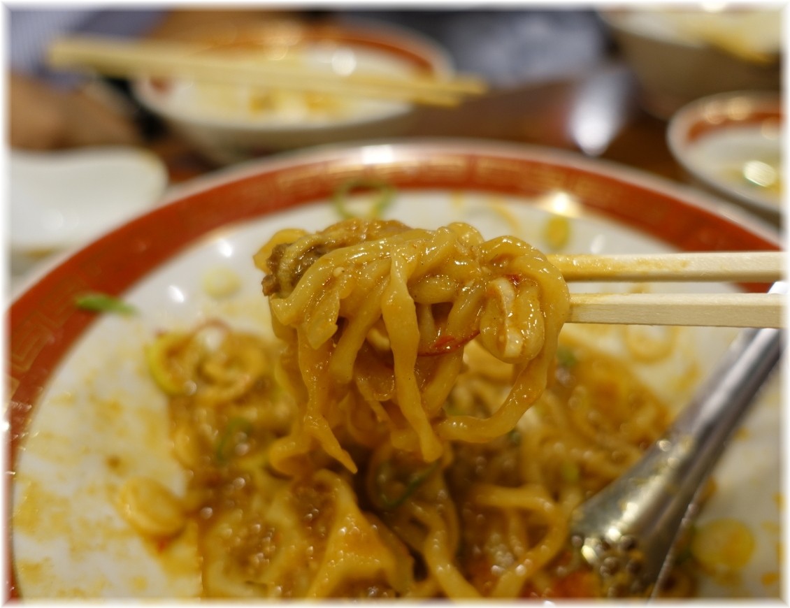 広州市場五反田店 雲呑入り汁なし担々麺の麺2