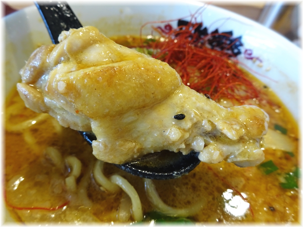 雅楽3 グリーンカレーみそらーめんの骨付きチキン
