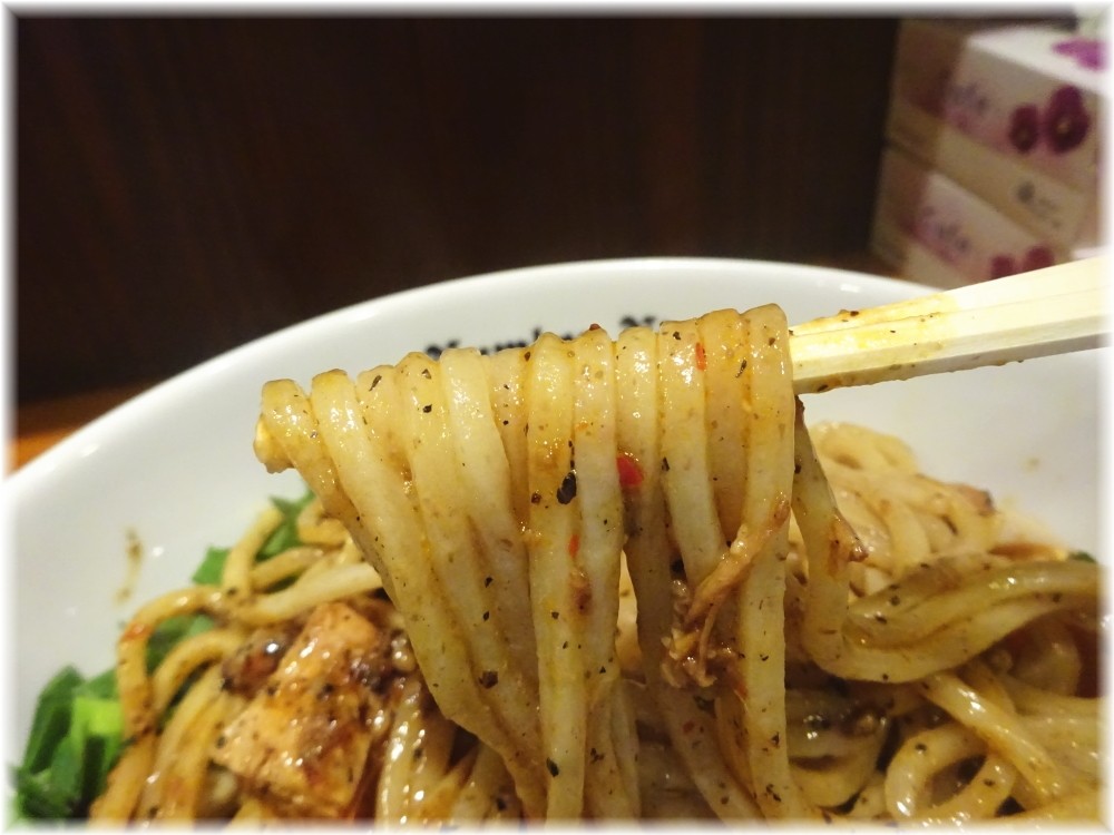 麺DiningNumber Nine09 油そばBLACKの麺
