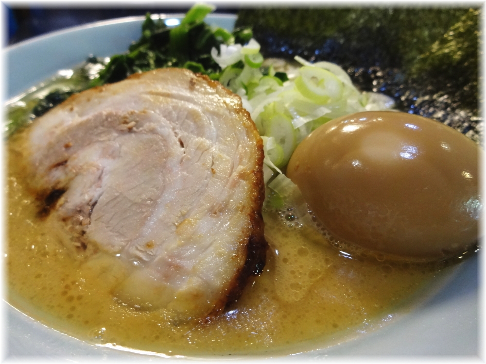 鶴一家 家系豚骨ラーメンの具