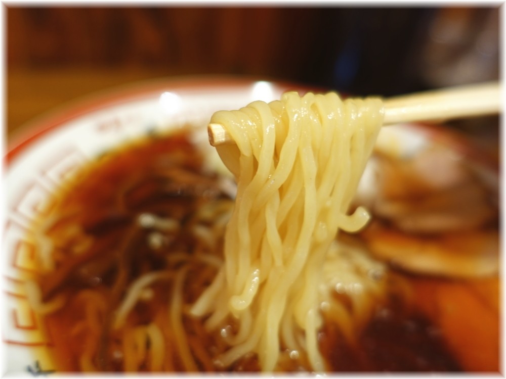 つし馬 冷し煮干しそばの麺