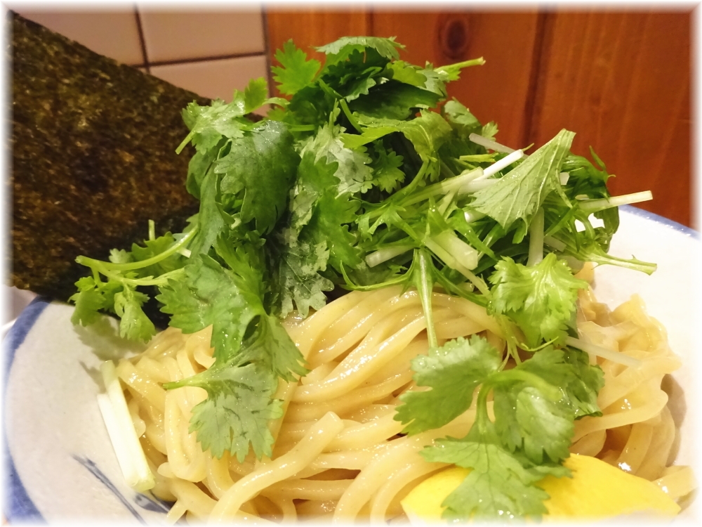 太龍軒7 パクチーつけ麺のパクチー