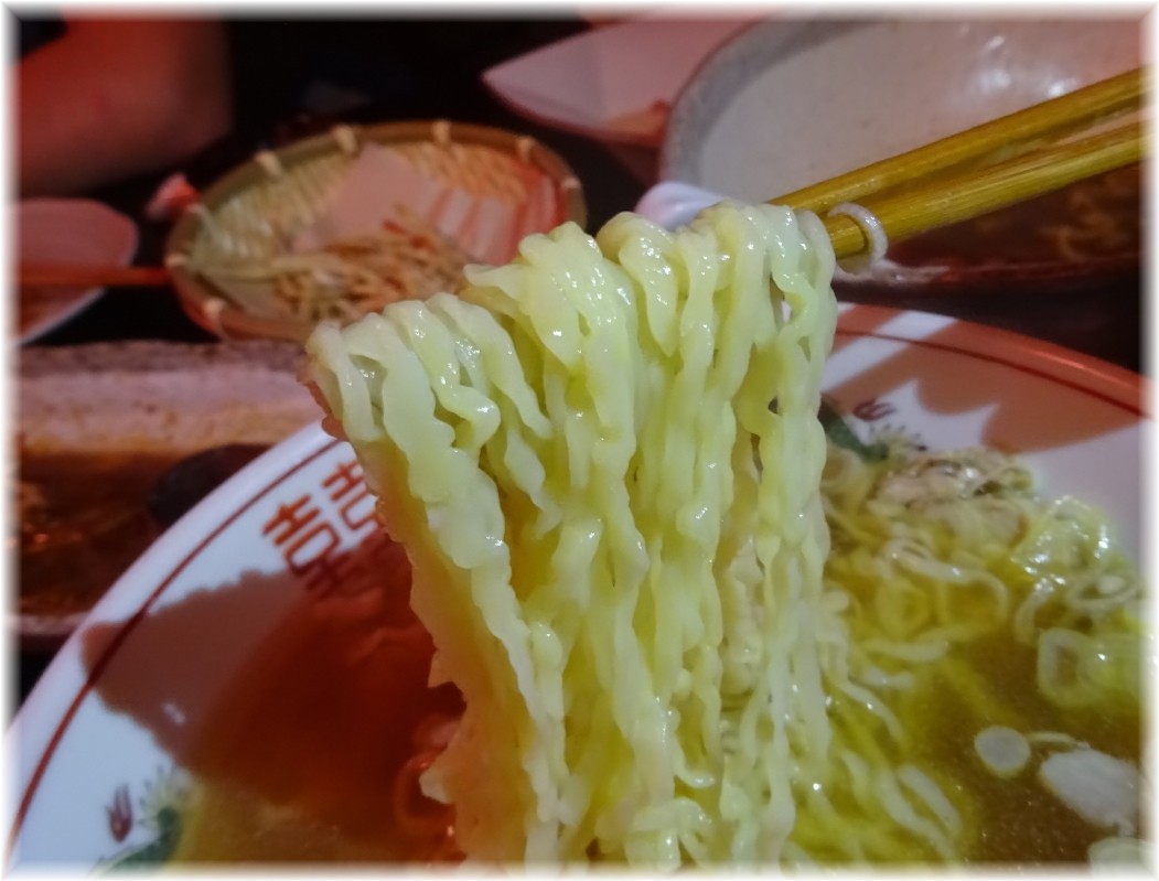 青森居酒屋がるがる 津軽煮干しラーメンの麺