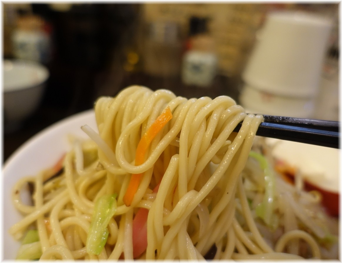 伊万里ちゃんぽん新橋店 ちゃんぽんの麺
