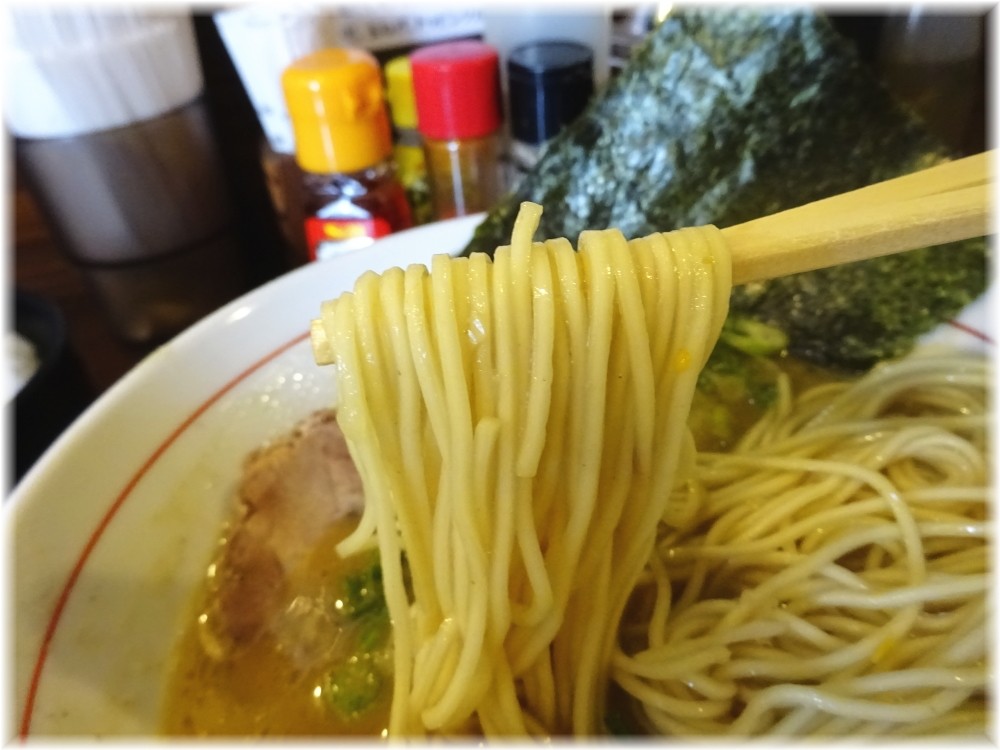 いりにぼ 極濃厚煮干そばの麺
