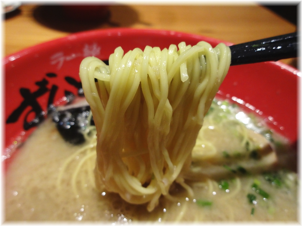 ずんどう屋 味玉らーめんの麺