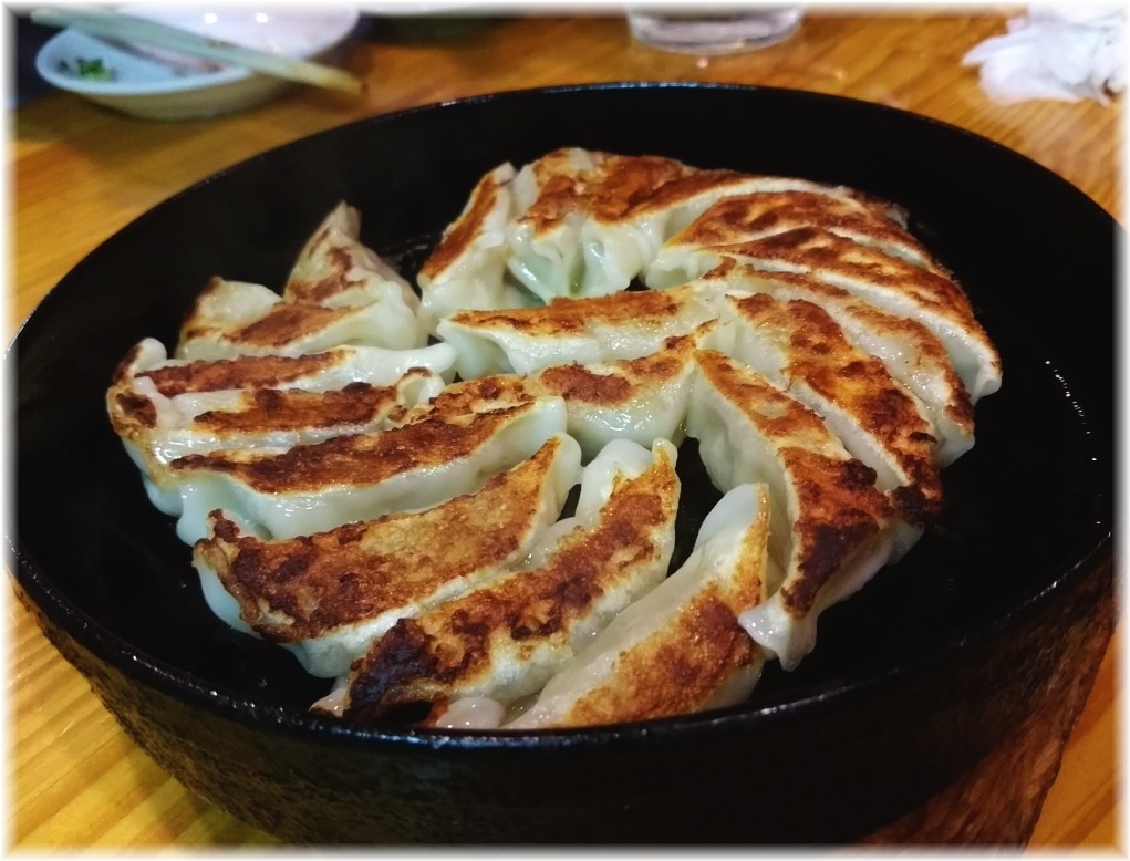 御天2 黒豚鉄鍋餃子