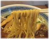 ボニート・ボニート 正油+粗びきスープの麺