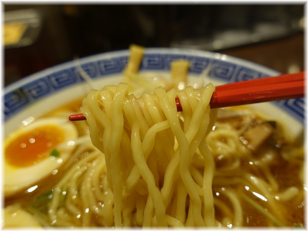 東京じゃんがらecute上野店 特製醤油じゃんがらの麺