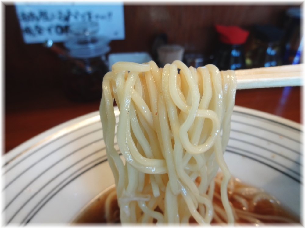 猫トラ亭 煮干しらぁめん味玉入りの麺