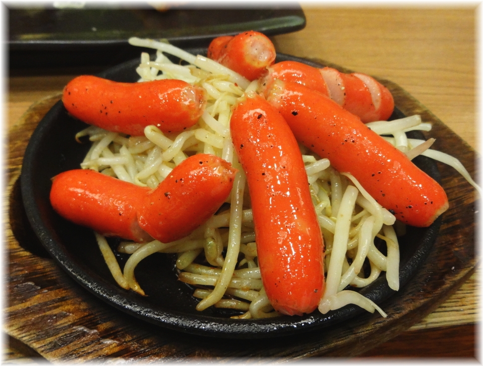 博多ラーメンふくちゃん 昔なつかしい赤いウインナー