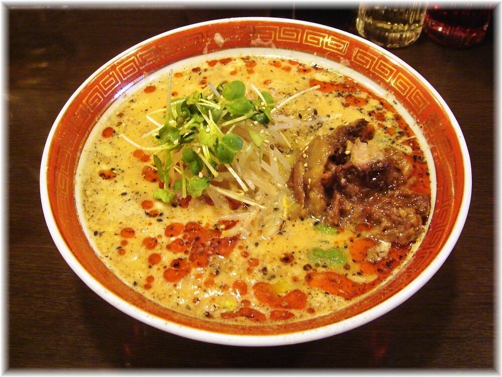 青葉餃子 牛すじ担々麺