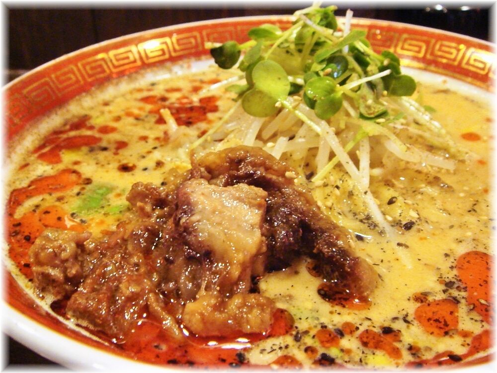 青葉餃子 牛すじ担々麺の具