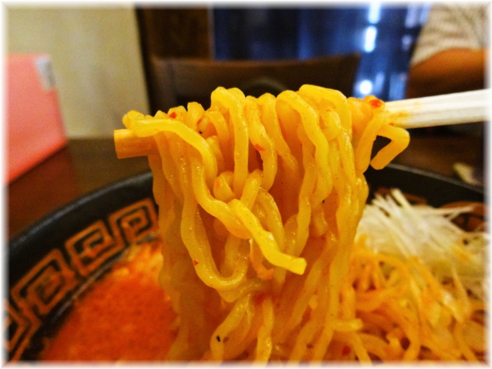 薄野中村屋 辛みそラーメンの麺