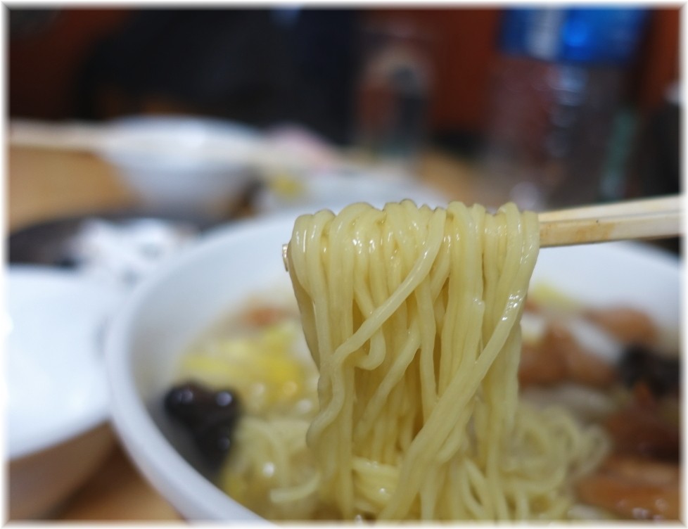 兆徳3 鶏そばの麺