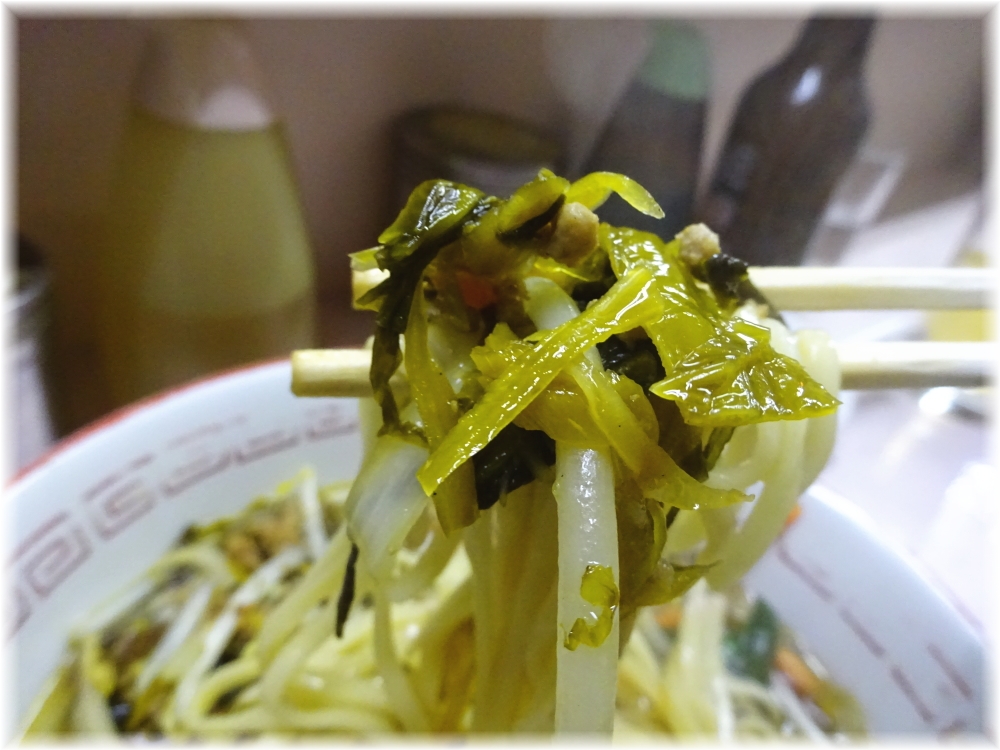 岐阜屋8 高菜ラーメンの具と麺