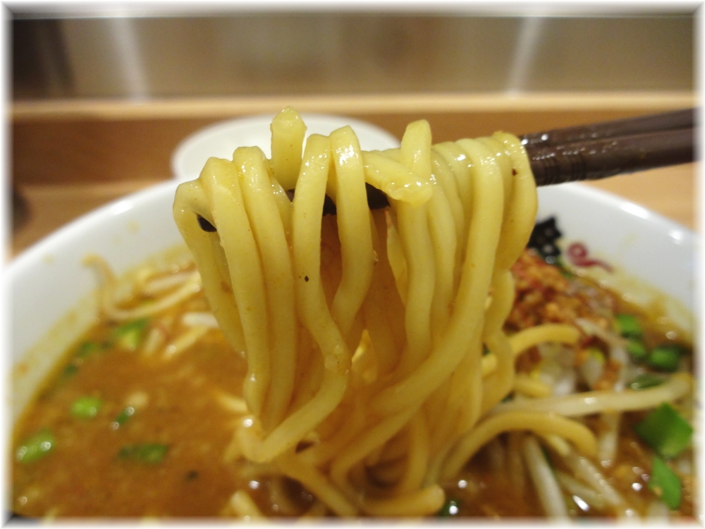雅楽2 みそカレーらーめんの麺