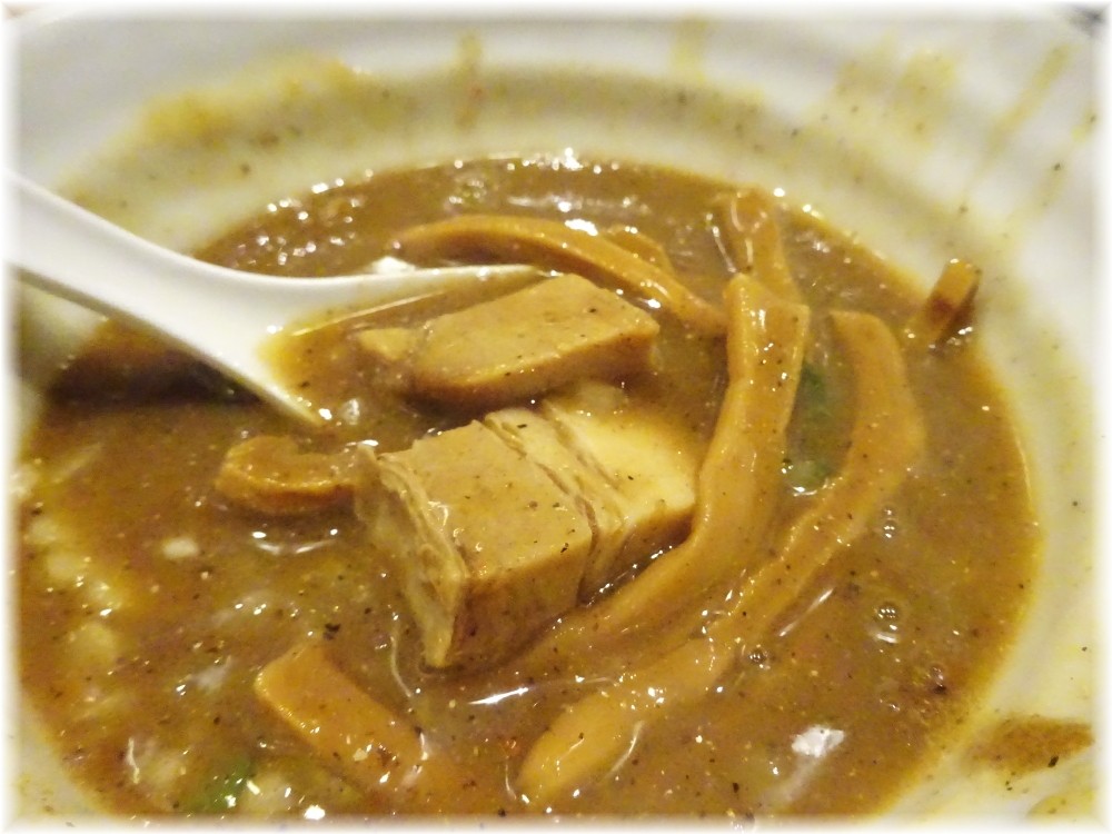 蕾本家 濃厚煮干つけ麺の具