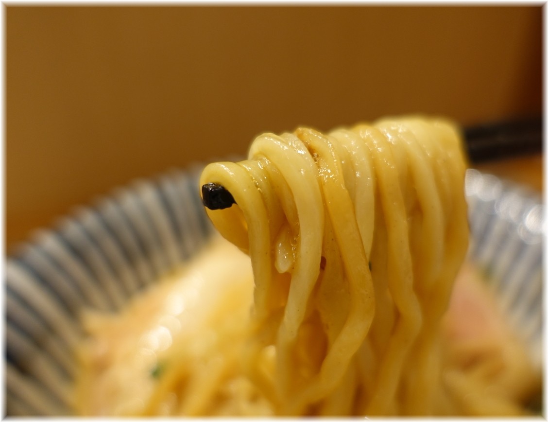 麺処一龍庵2 ポルチーニオイルのまぜそばの麺