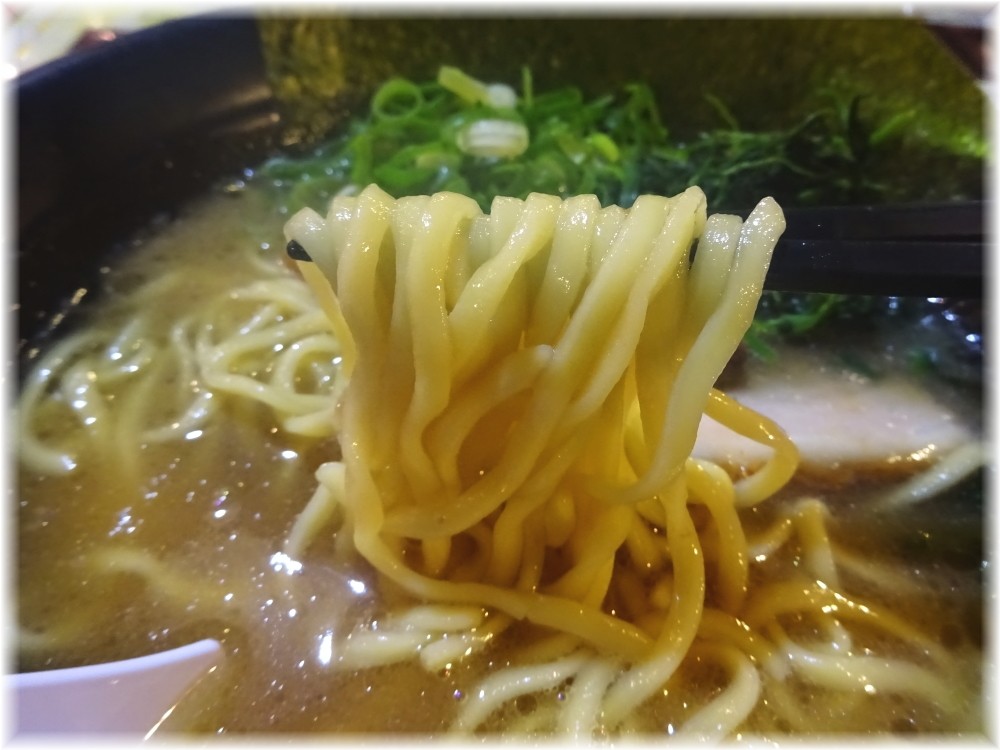 石川家大宮店 ラーメンの麺
