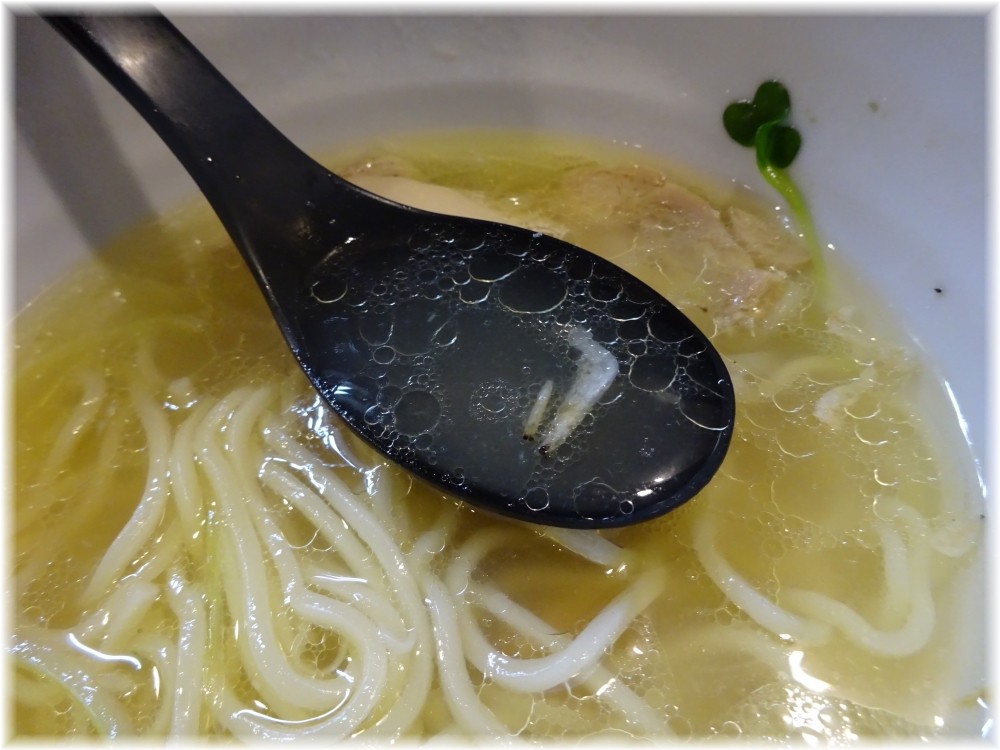 麺屋冽 あっさり塩鶏そばのスープ