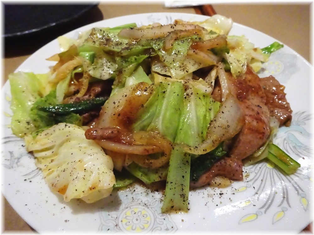 胡弓原宿店 レバーとキャベツの黒こしょう炒め