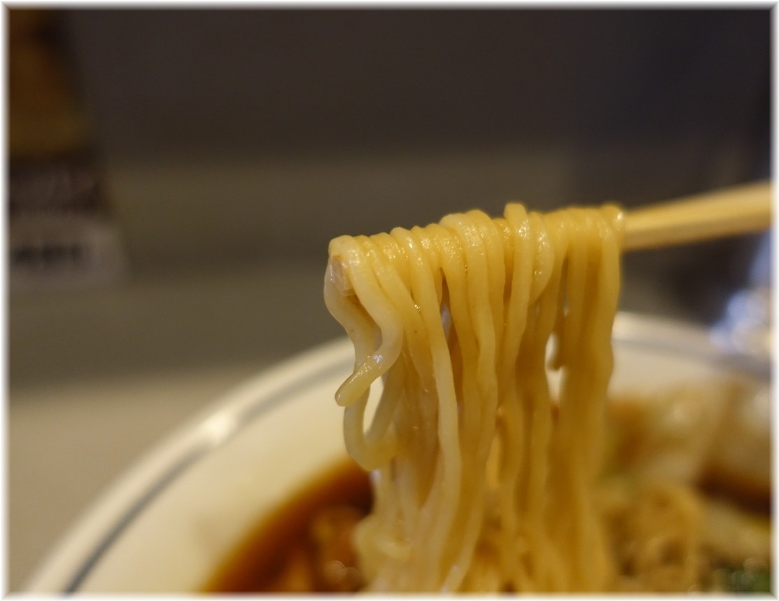 杏花園本店 牛バラ麺の麺