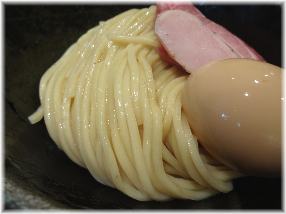 一燈 特製濃厚魚介つけめんの麺