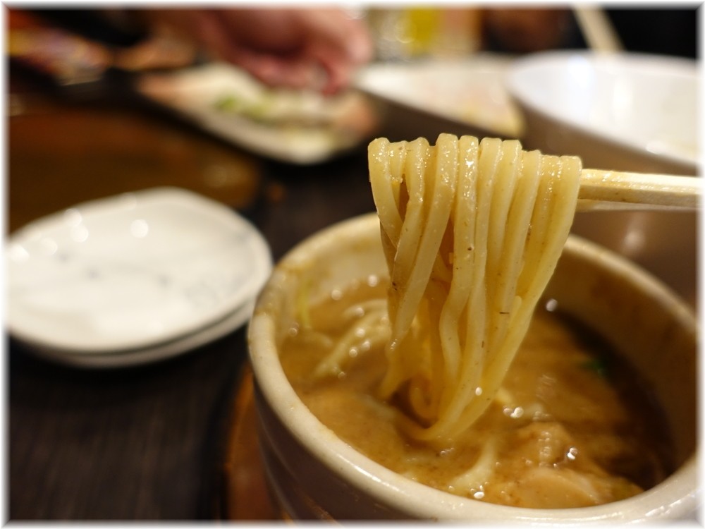 チラナイサクラ3 鶏と貝のつけ麺の麺