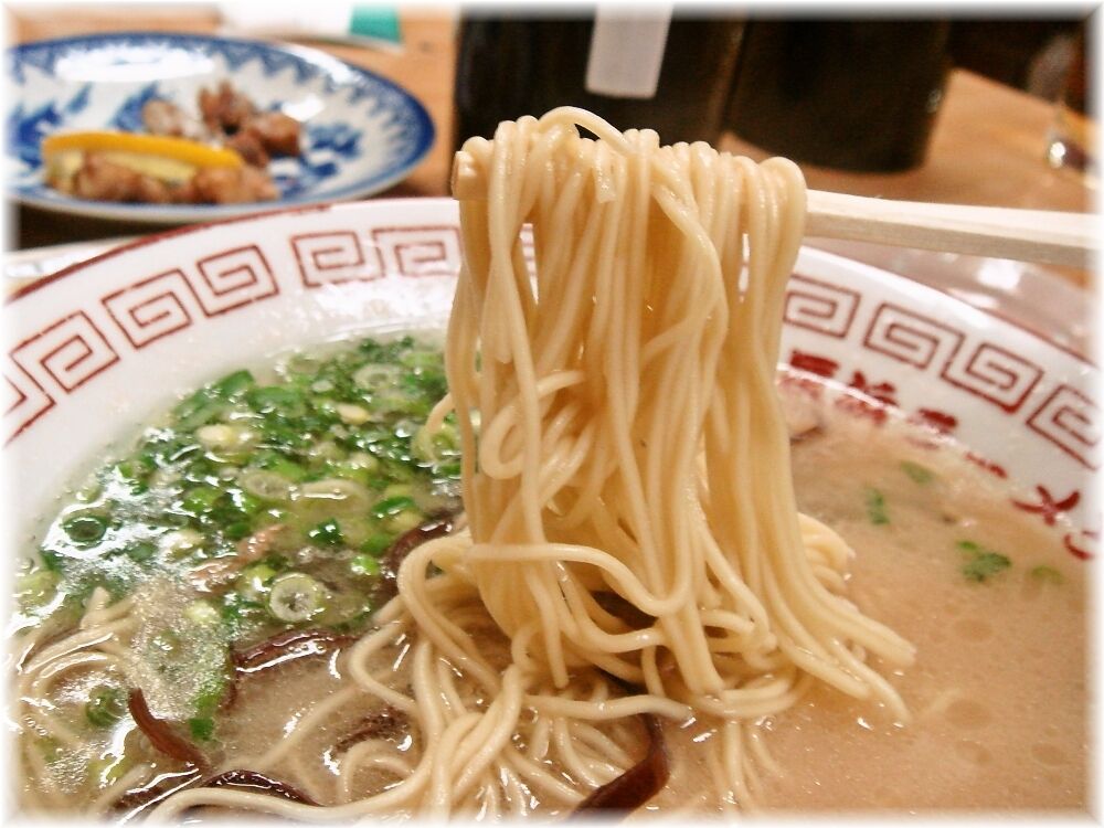 呑龍 長浜らーめんの博多麺