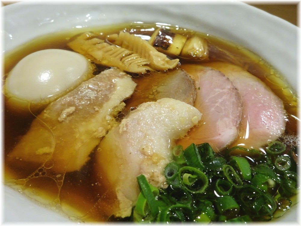 山雄亭 特上醤油らぁ麺の具