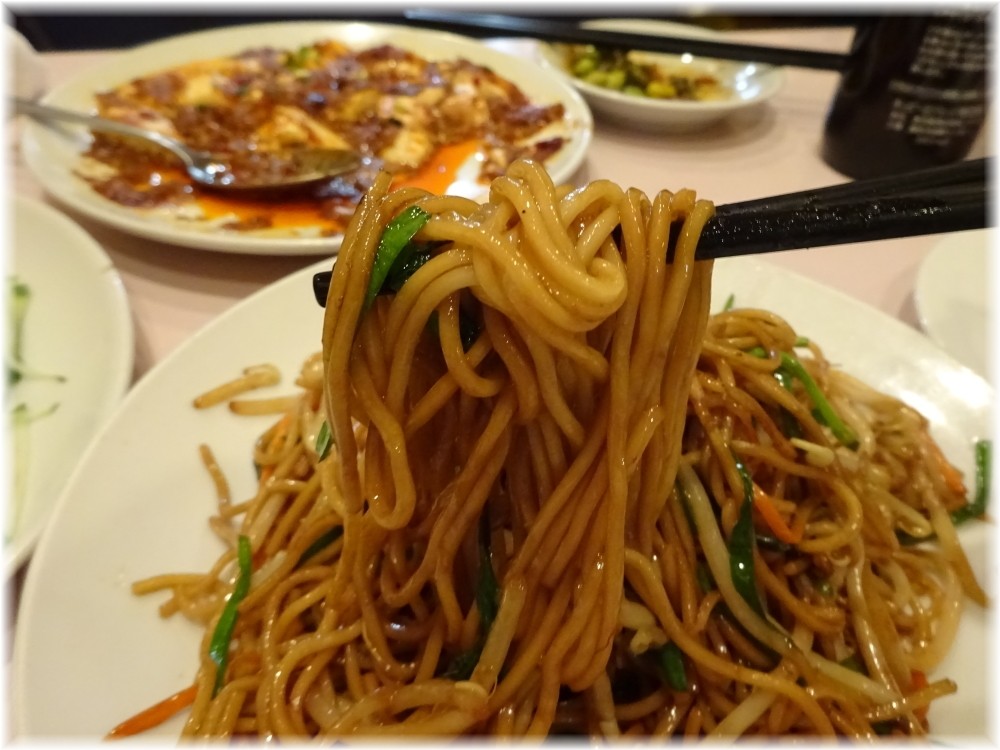 鴻運新店 上海風焼きそばの麺
