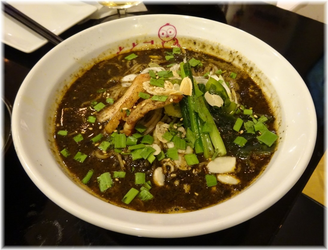 ととこ 黒ゴマいっぱーいの担々麺