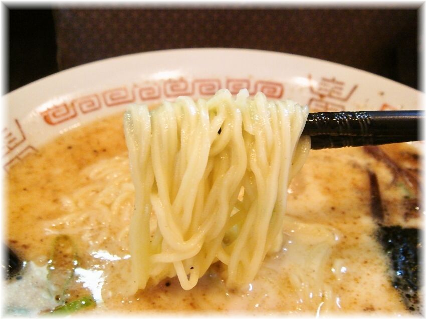 二十二代目哲麺 豚骨塩ラーメンの麺