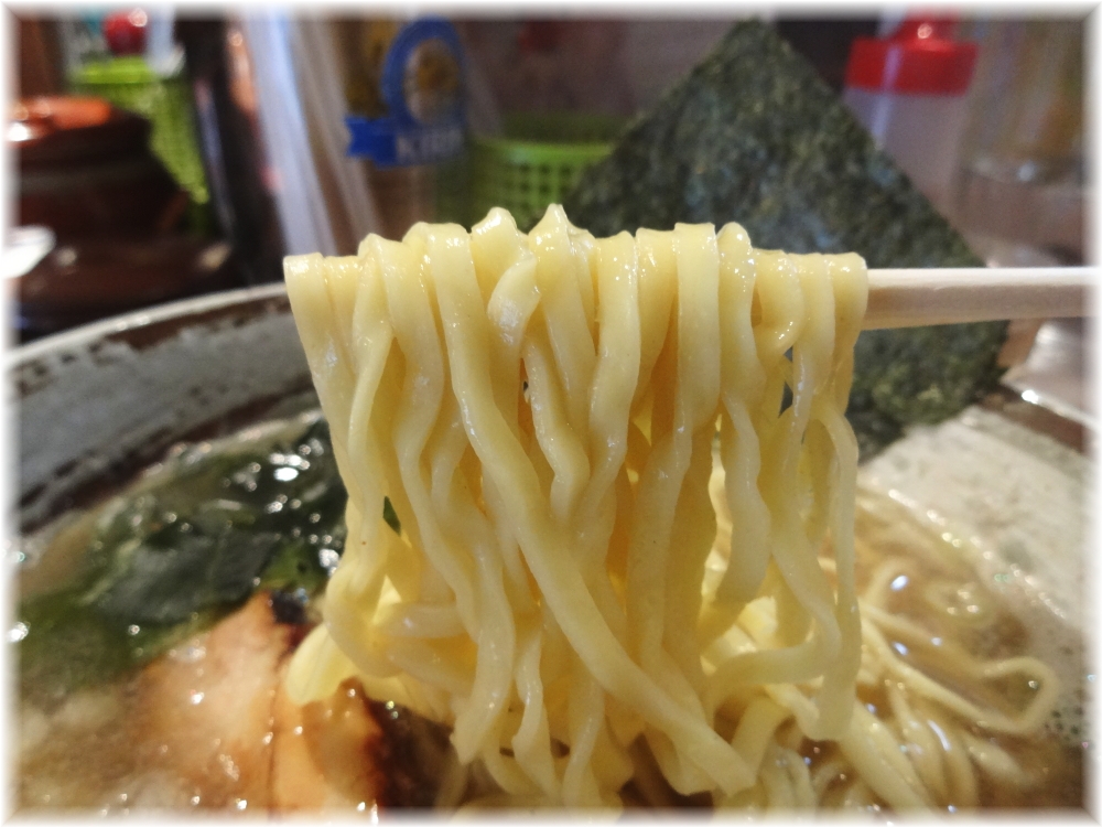 平八 特濃煮干しの麺
