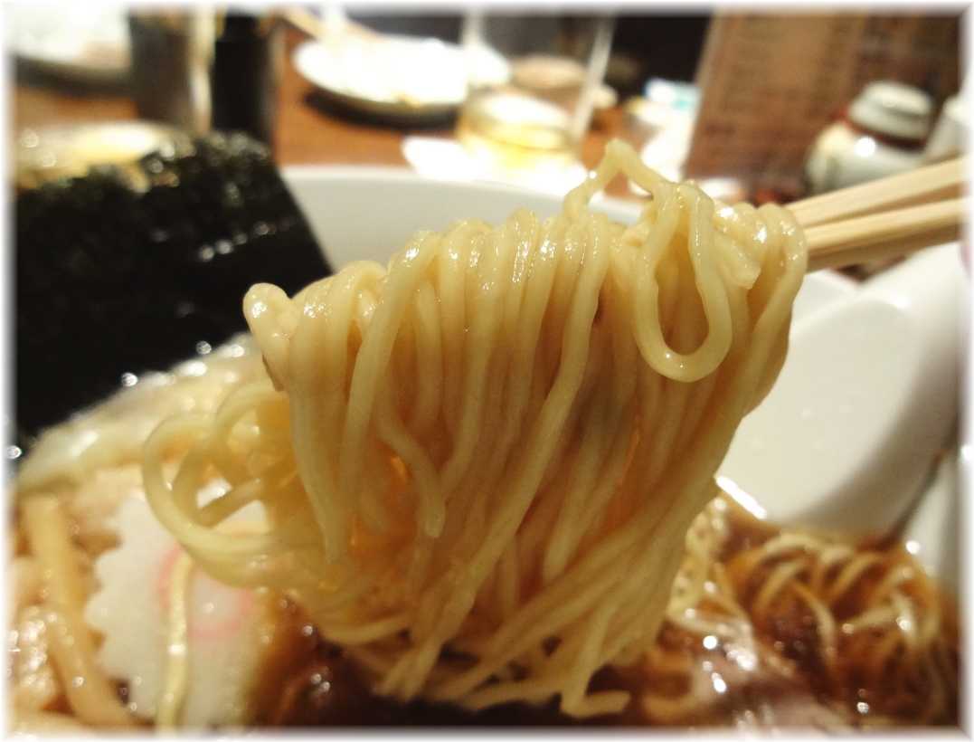 喜粋 醤油わんたん麺の麺