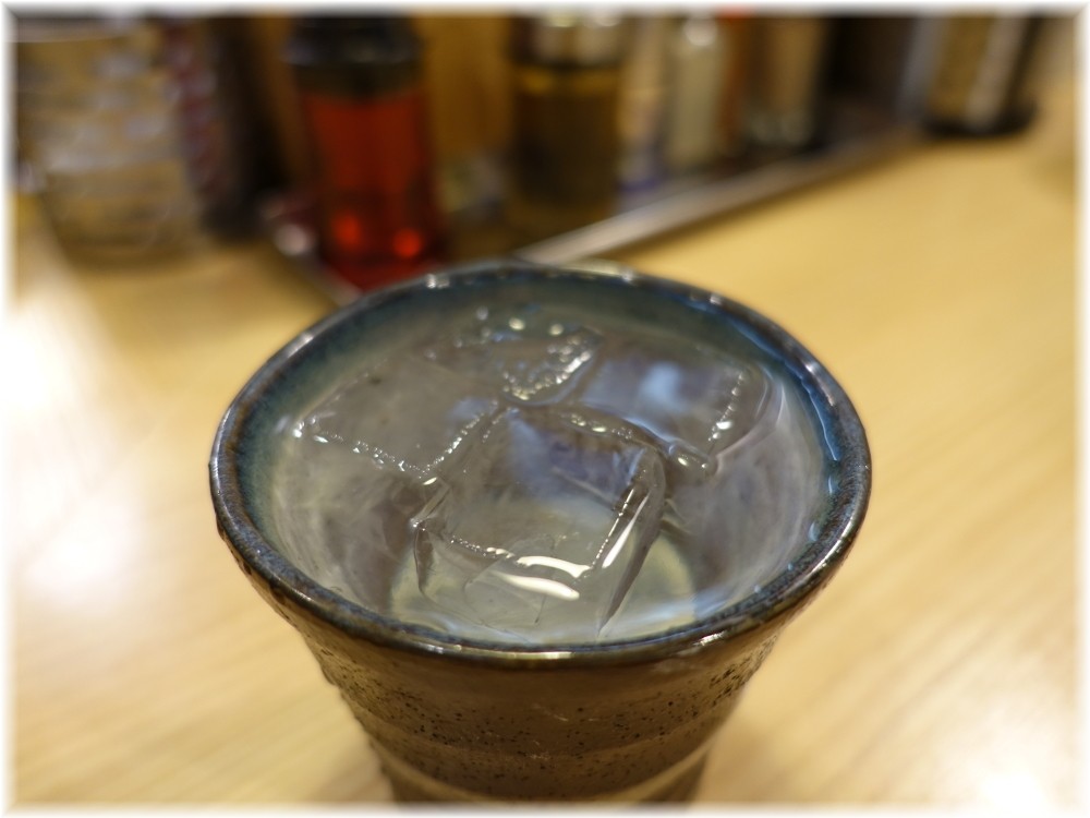 流。 焼酎の前割り