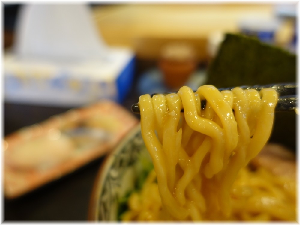 中華そば四つ葉5 特製濃厚たまごのまぜそばの麺2