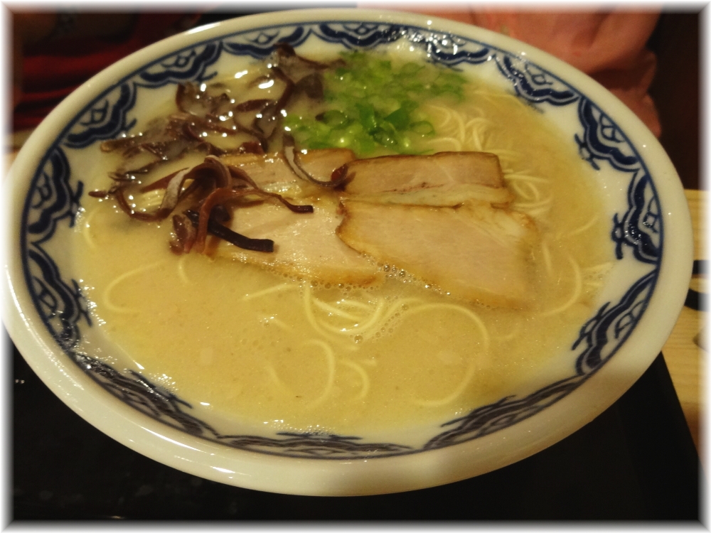 由丸 八重洲仲通り店 博多ラーメン