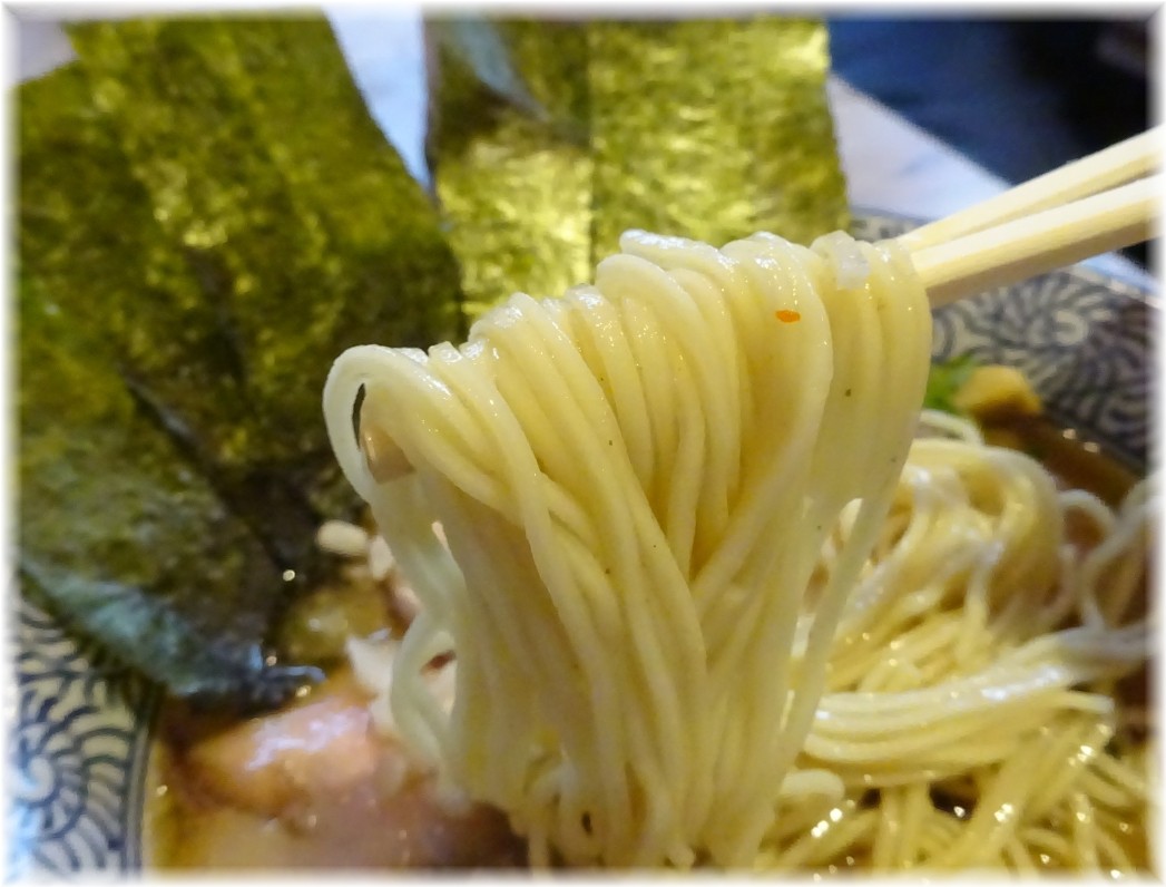 濱星 特製濃厚煮干しそばの麺