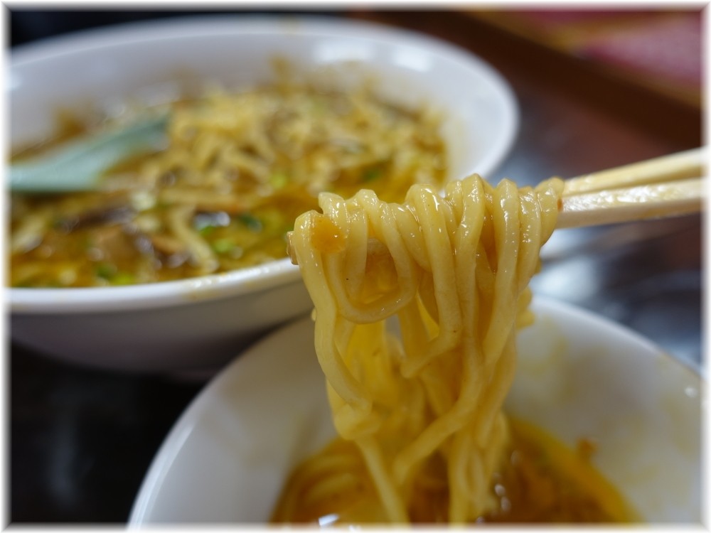 ケン軒 生卵に麺