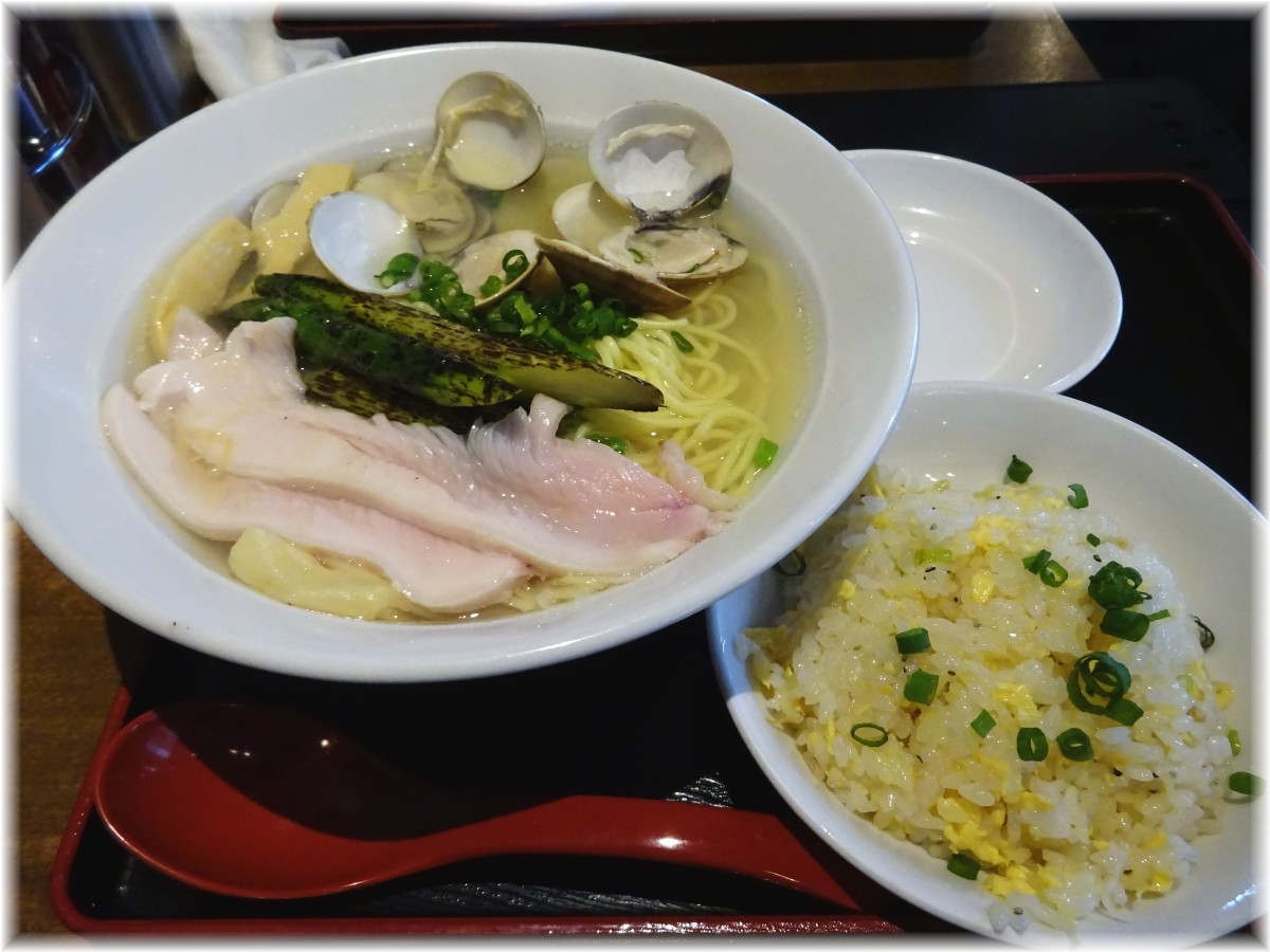 コブタバル 焼アスパラのせ蛤塩そばと半炒飯のセット