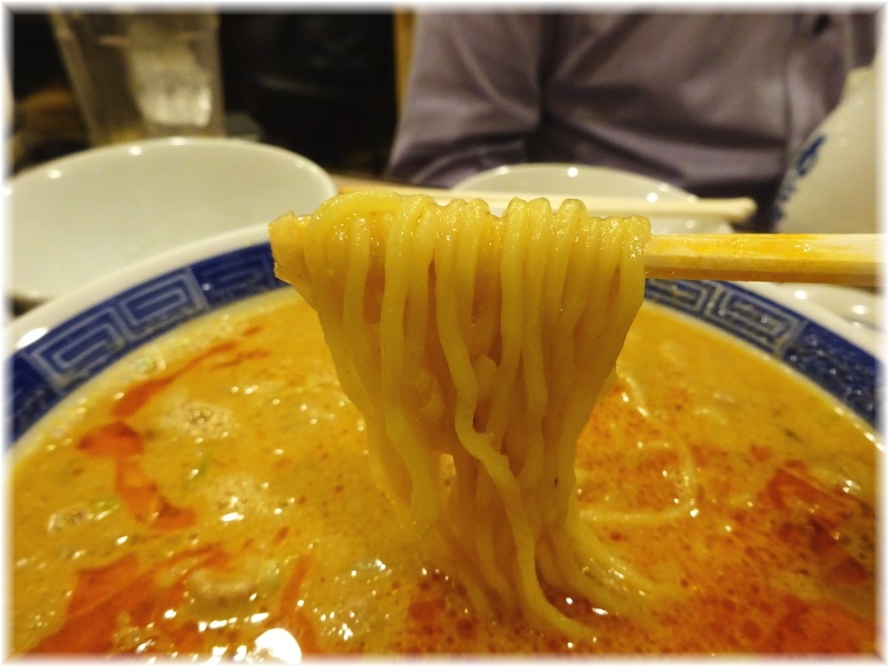 大興 坦々メンの麺