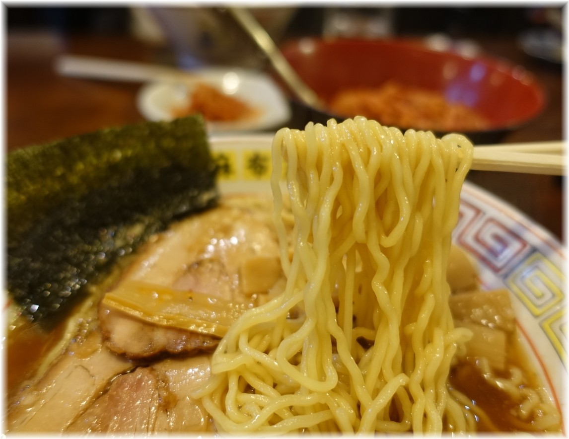 麻布ラーメン慶應三田店2 屋台の味(醤油)の麺